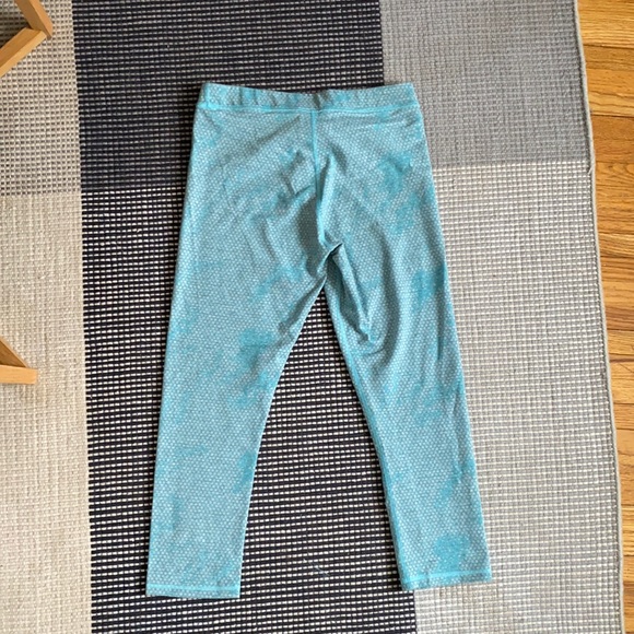 Under Armour crop NWT medium - Picture 5 of 6